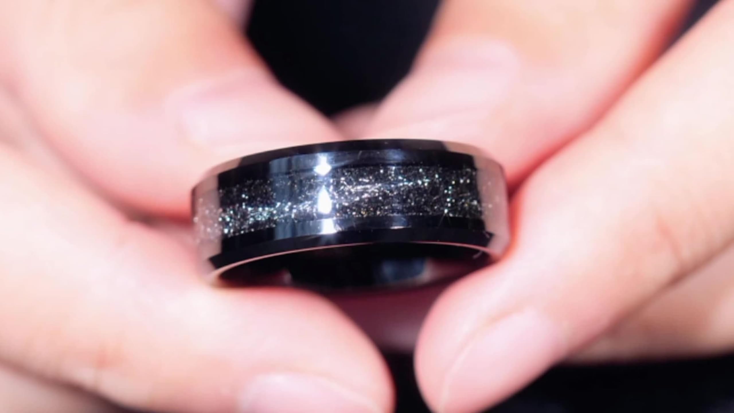 Anello Personalizzabile Incisione Tungsteno Uomo Moderno, 8MM Rotondo con Motivo Anello Nero Uomo Fidanzamento