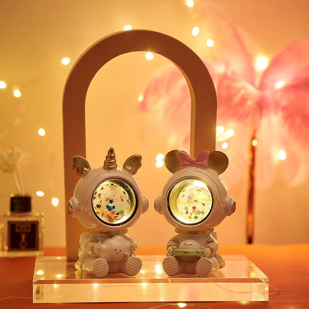 Estatua decorativa Resina Astronauta Figuras Luz de noche Decoración del hogar Accesorios Cosmonauta Estatua Escultura Habitación Decoración Decoración Niño Regalo Decoraciones para el hogar