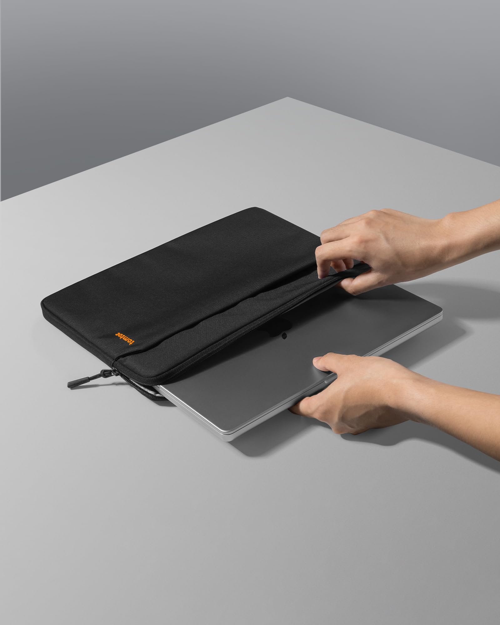 tomtoc Funda Ultrafina para 14 Pulgadas Nuevo MacBook Pro M5 Pro/MAX A3426 A3427 (2026), M5/M4/M3/M2/M1 A3434 A3112 A3401 (2025–2021), Bolsa Repelente al Agua para Portátil Funda para portátil Sleeve