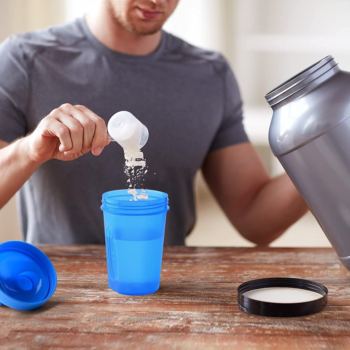 ANNAKIKI Batidos de proteína de la botella coctelera y botella de 400 ml con bolas de batidor de alambre, libre de plástico BPA (naranja+verde (2 piezas)