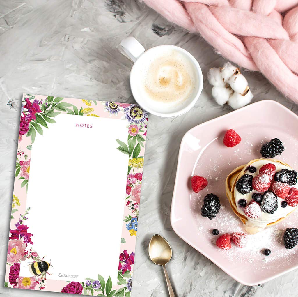 Lola Design - Tear Off Notepad, Botanical Bee Design - Perfect for Jotting Down Notes, Shopping Lists & Reminders - With Cardboard Backing - Designed in the UK - 75 Pages