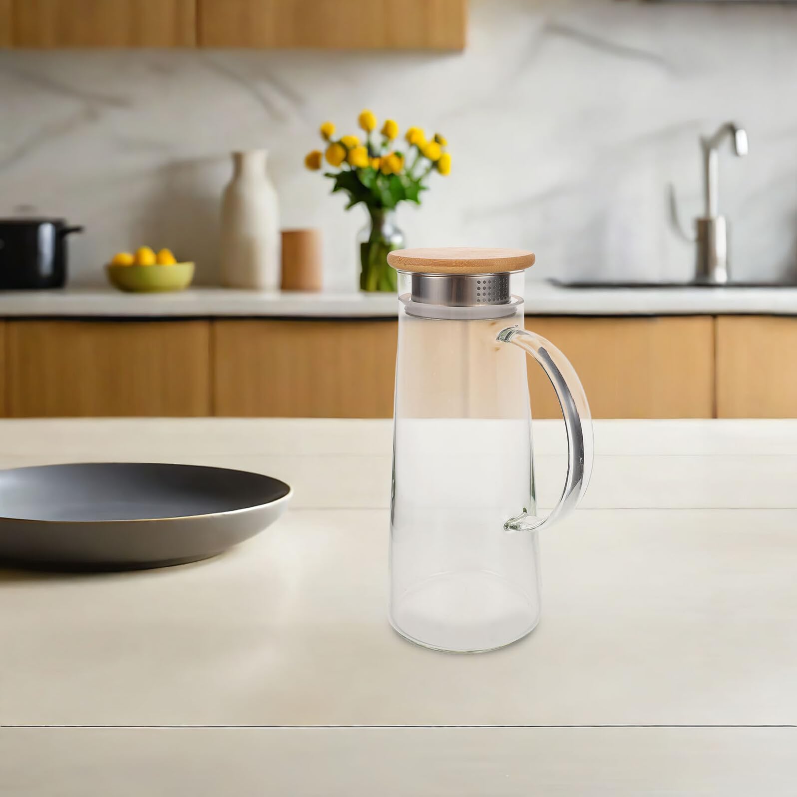 Jarra de Vidrio Borosilicato con Tapa y Antigoteo Gran Capacidad para Bebidas Frías y Calientes Diseño Delgado para Nevera y Uso Mesita de Noche