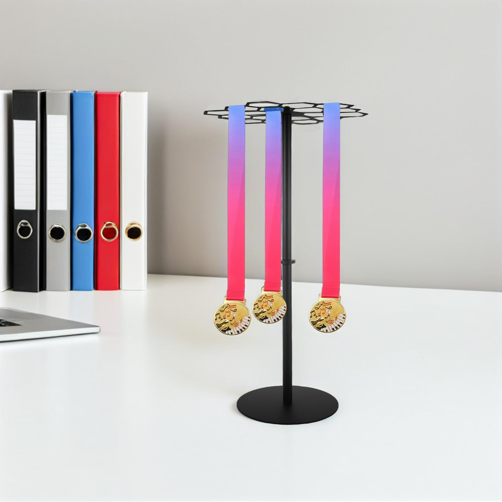 ifundom Soporte Metálico para Colgar Medallas Base Antideslizante, Expositor Giratorio para Medallas Deportivas y Trofeos de Escritorio, Adecuado para Deportistas y Coleccionistas