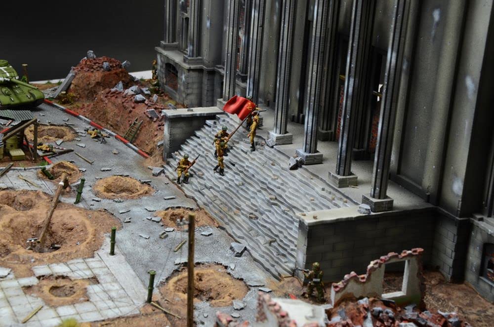 Italeri 6195 Berlin 1945 Fall of The Reich, Scala 1:72, Plastic Model Kit, Modello in plastica da Montare, modellismo, Battle Set, Diorama