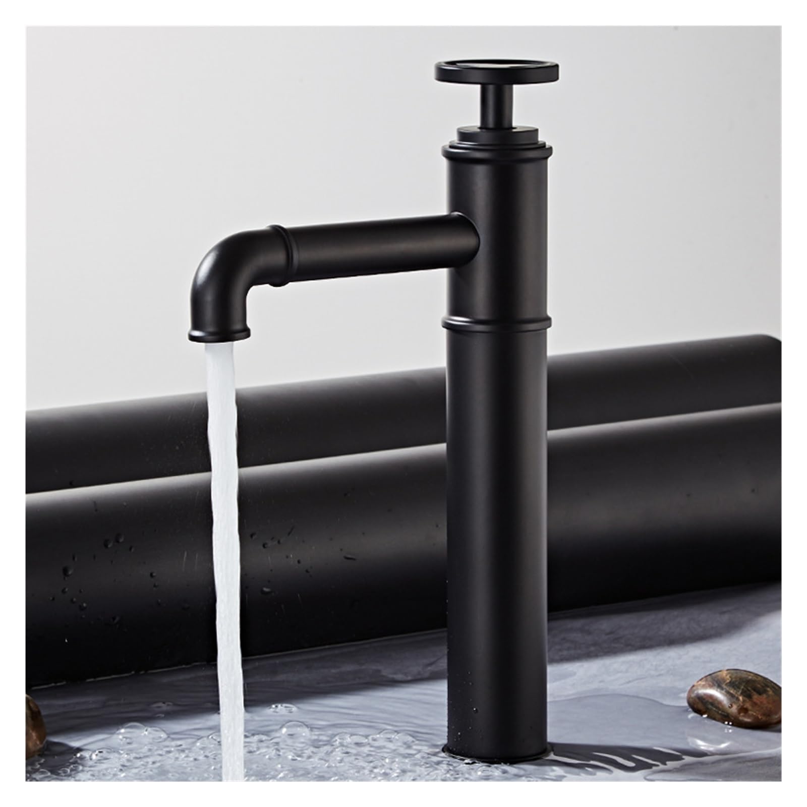 Robinet de salle de bain noir rétro pour créer une ambiance loft industriel moderne chez soi