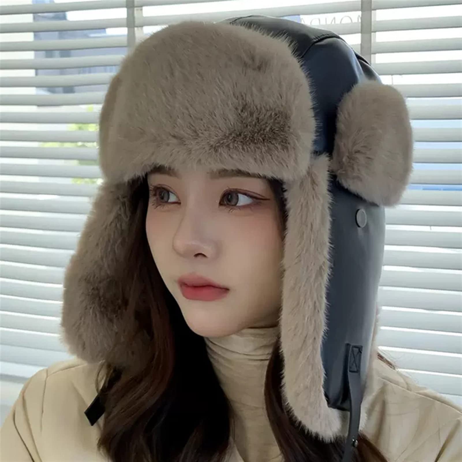 GIBZ Chapeau de Trappeur Femme Chapka Hiver Fausse Fourrure Trooper Bonnet Russe Casquette en Cuir