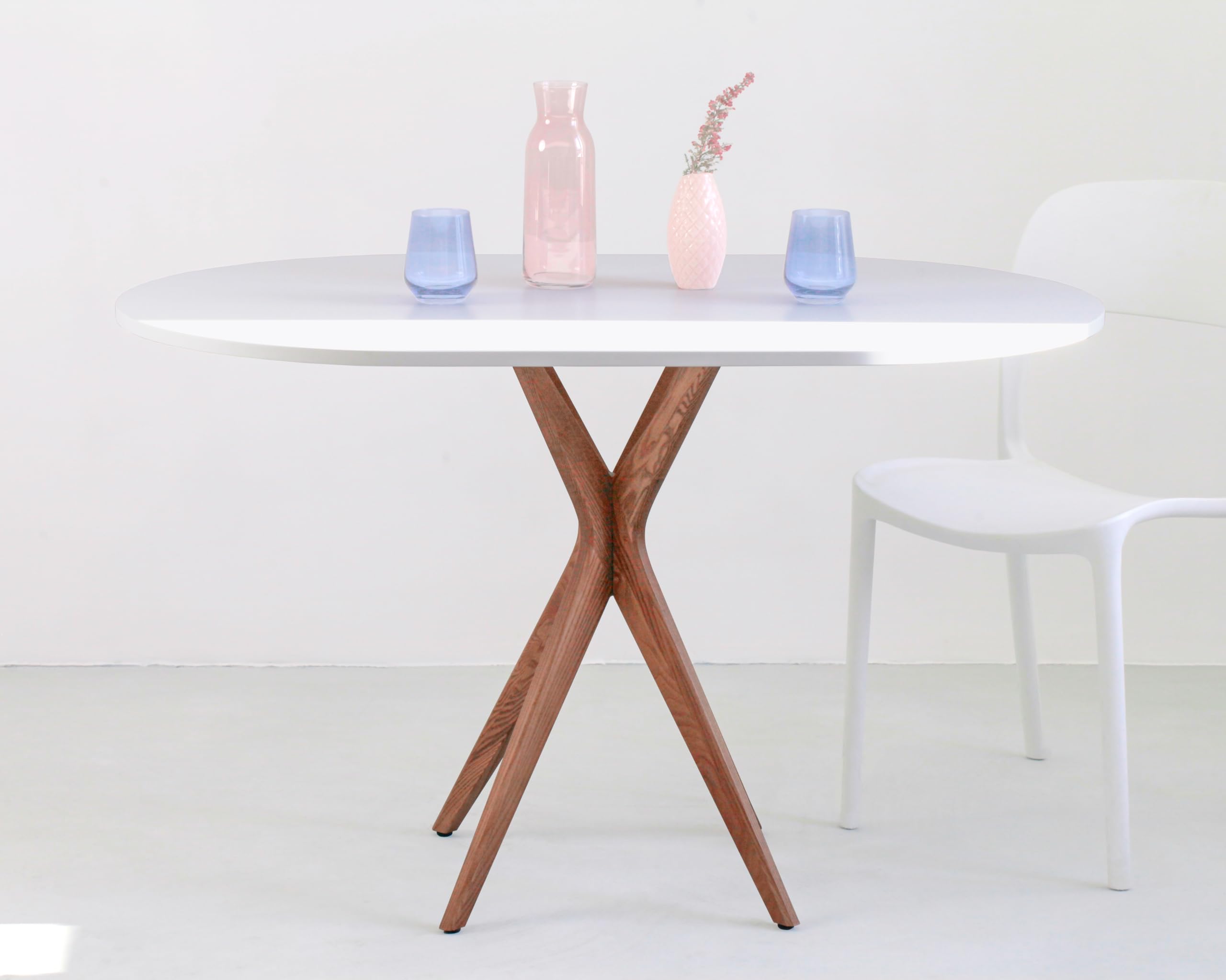 RAGABA Mesa de comedor ovalada pequeña 100 x 75 cm, estructura en X, mesa de comedor para 4 personas, madera maciza, moderna, ahorra espacio, color beige