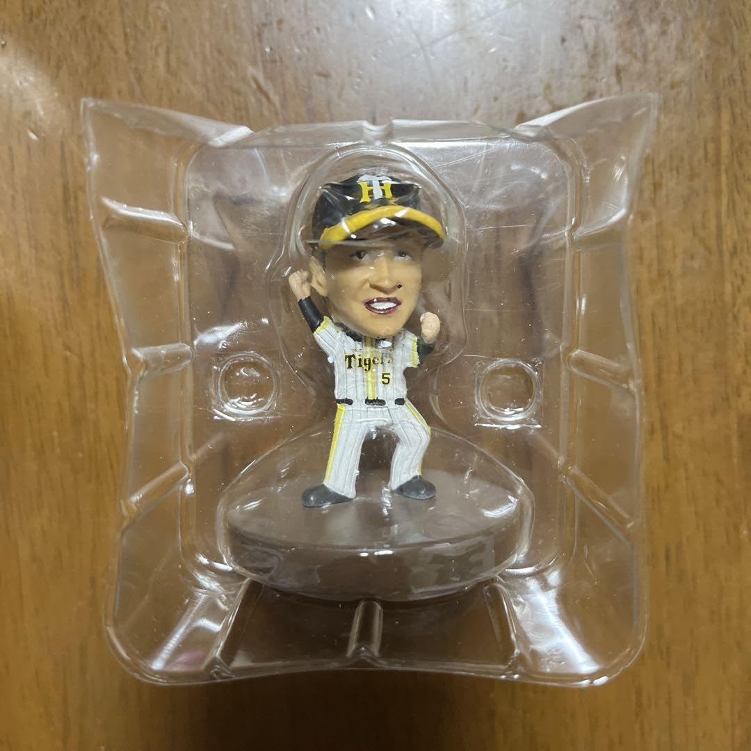 『阪神タイガース⚾️』ミニフィギュア Amazon.co.jp: 《阪神タイガース》近本光司 選手のミニ