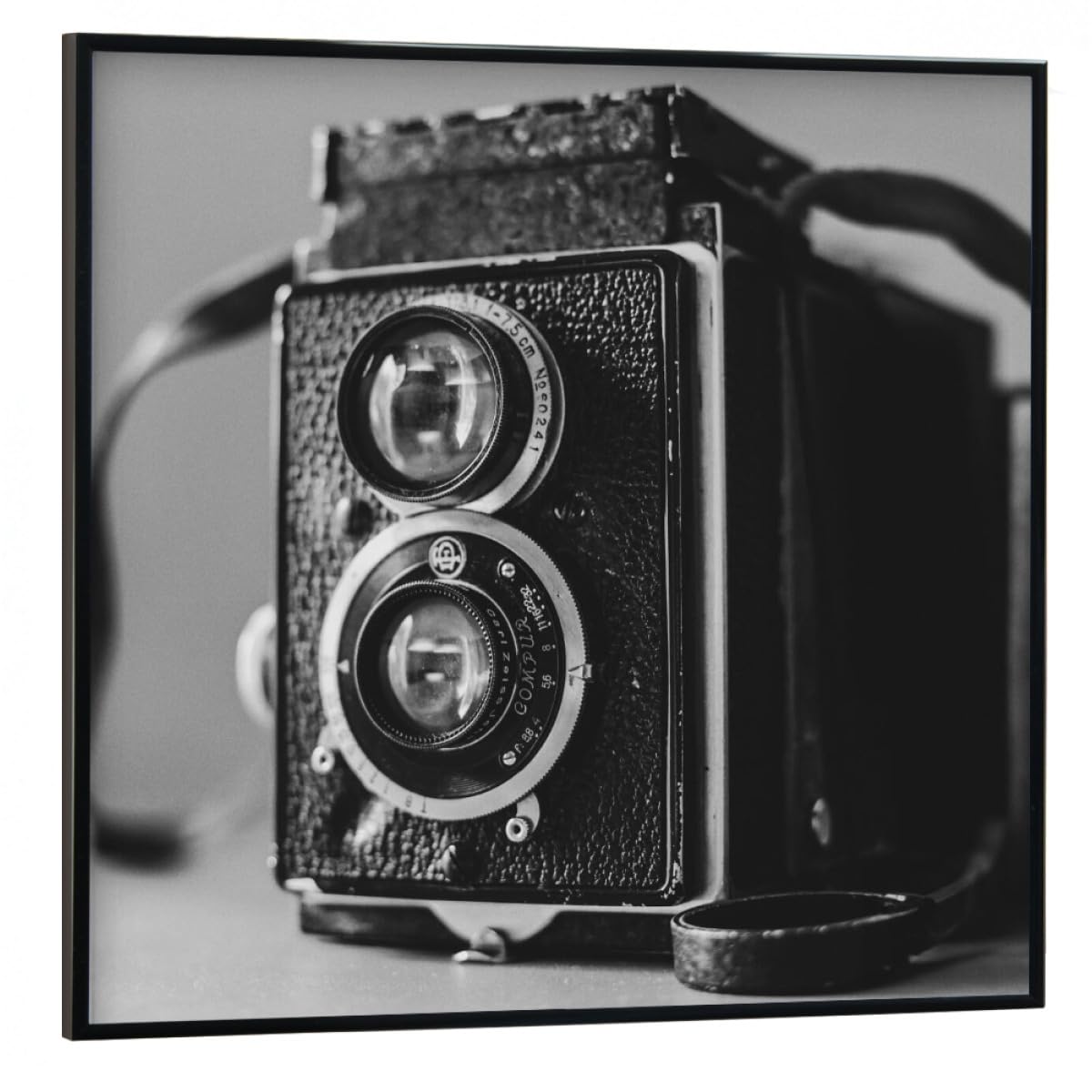 artboxONE Poster mit schwarzem Rahmen 50x50 cm Film Analoge Kamera in Schwarzweiß - Bild analog