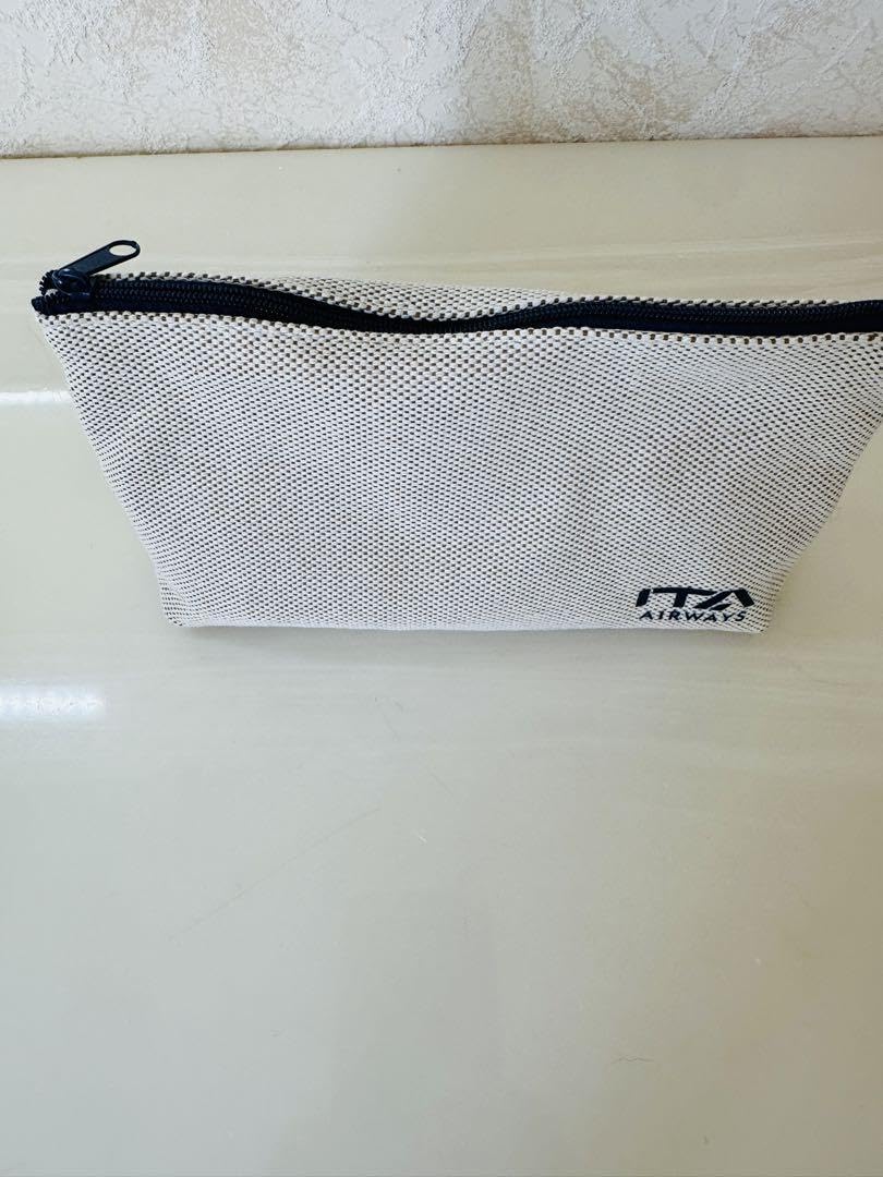 Amazon.co.jp: ビジネスクラスITA航空 アメニティセット : おもちゃ