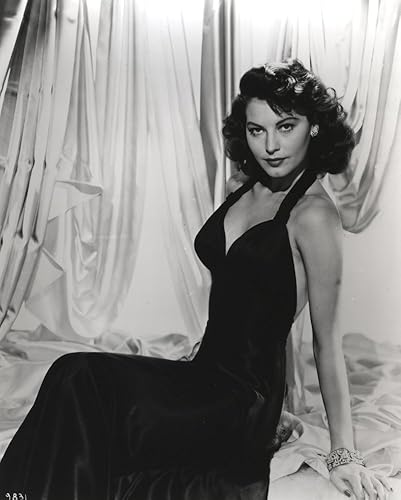 Posterazzi Ava Gardner - Póster fotográfico con vestido negro reclinable, (8 x 10)