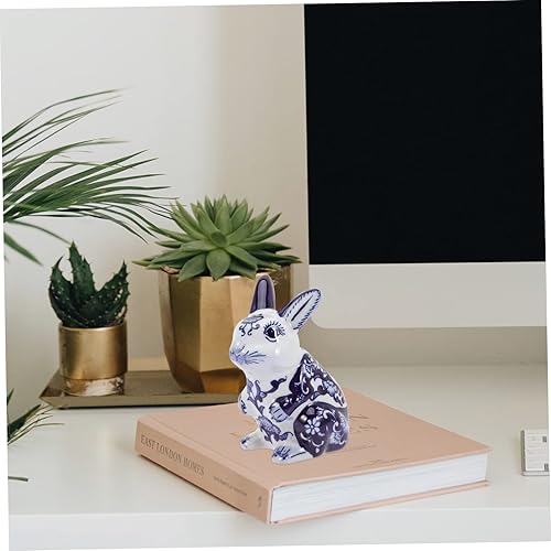 Miniatura 8 de Garneck Adorno de conejo de porcelana azul y blanca Conejito Decoración para pasteles Centro de mesa de conejo Escultura de conejito Año Nuevo 2023