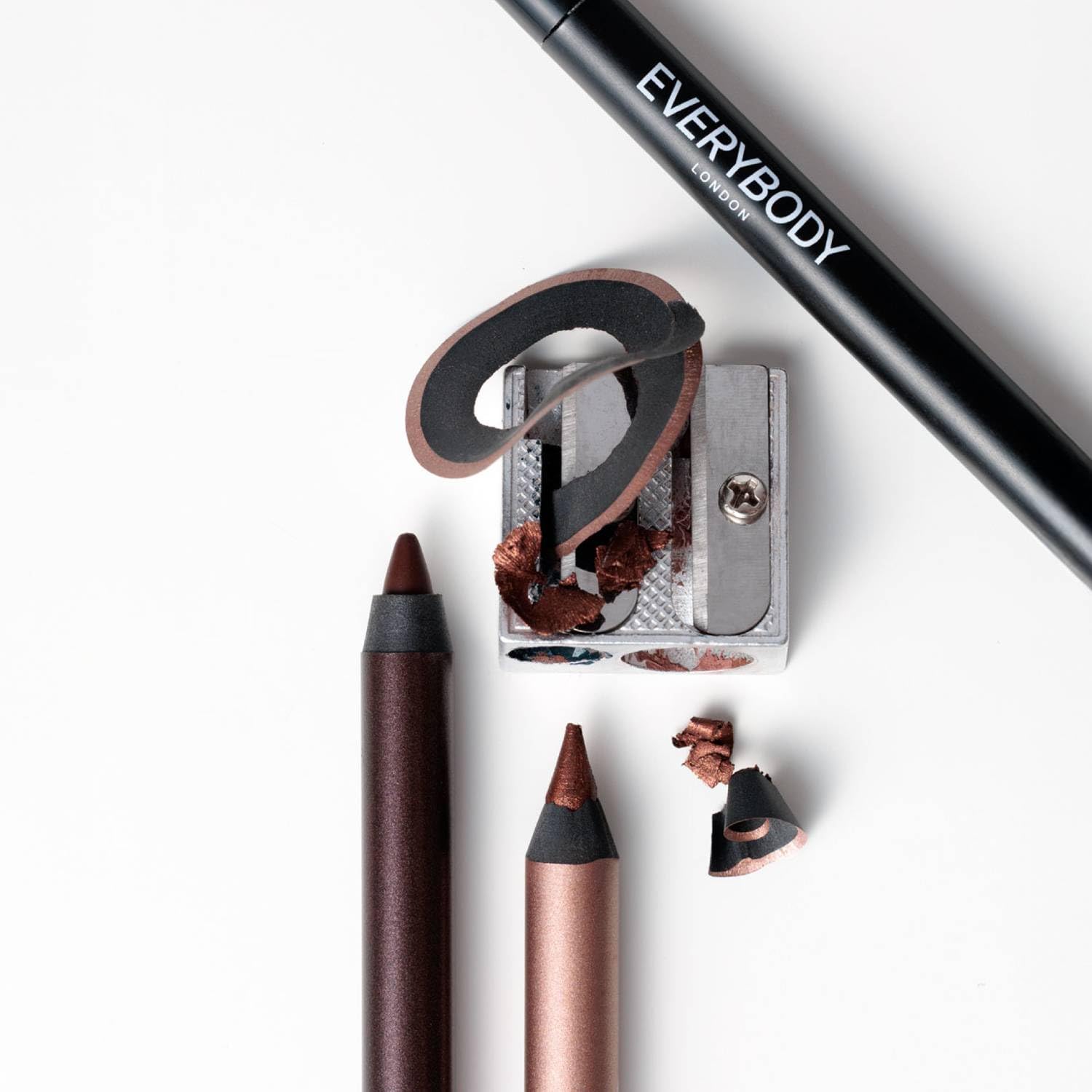 EVERYBODY LONDON Kremowa kredka do oczu, Satin Kajal, ciemny brąz, metaliczne wykończenie, długotrwała, łatwa aplikacja, Dark Chocolate