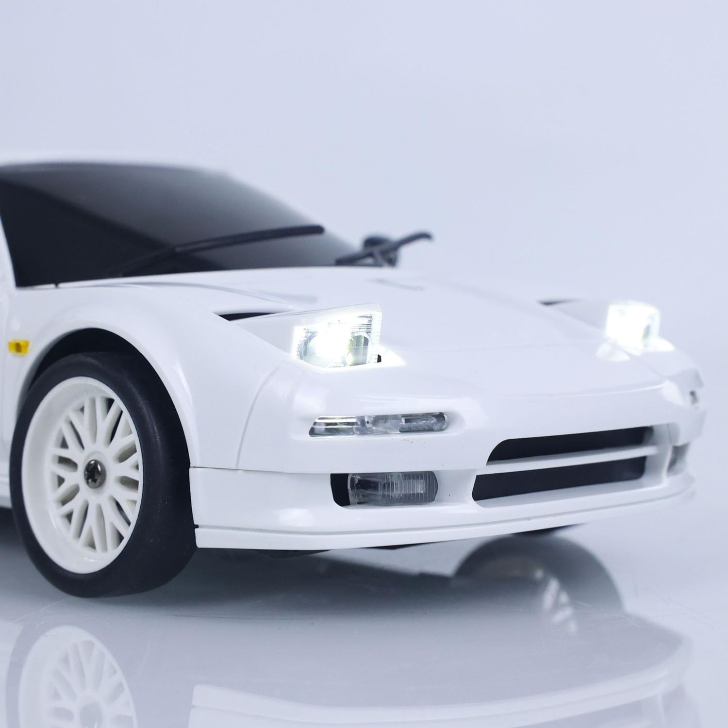 LDRC 1:18 2.4G Coche de deriva a control remoto LDA02 RTR 4 * 2 RWD Vehículos de carreras con luz abatible Motor de batería USB Carga Juguetes