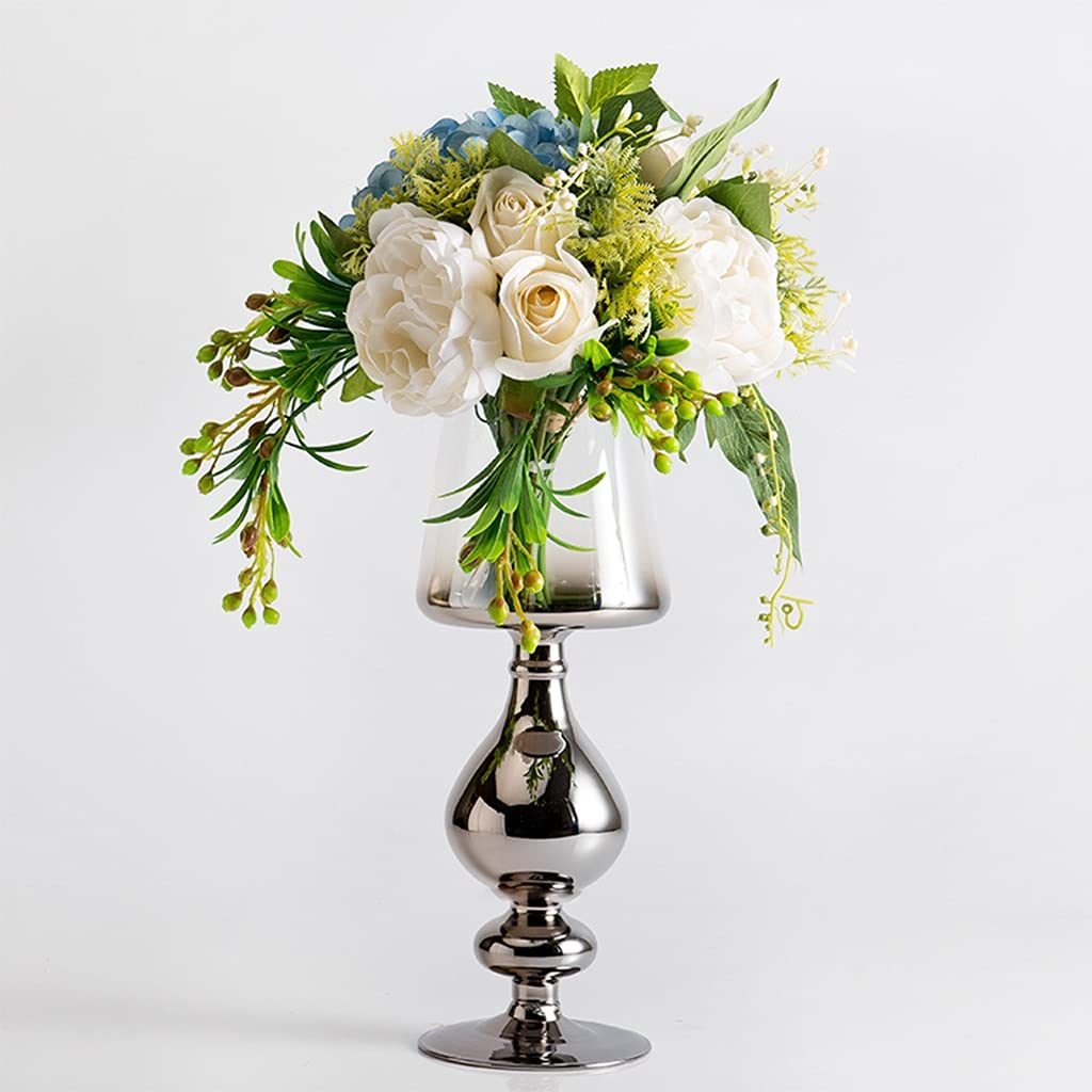 Vase déco et fleurs en soie durables pour oublier les bouquets fanés dans le salon