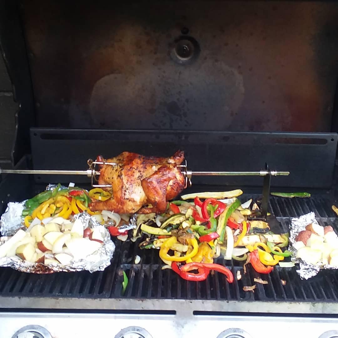 Kit de parrilla universal para barbacoa para la mayoría de parrillas de 2 a 6 quemadores, kit de motor de asador de barbacoa certificado UL con motor de 120 V 4 W, varilla de asador de 28 pulgadas, 2 7