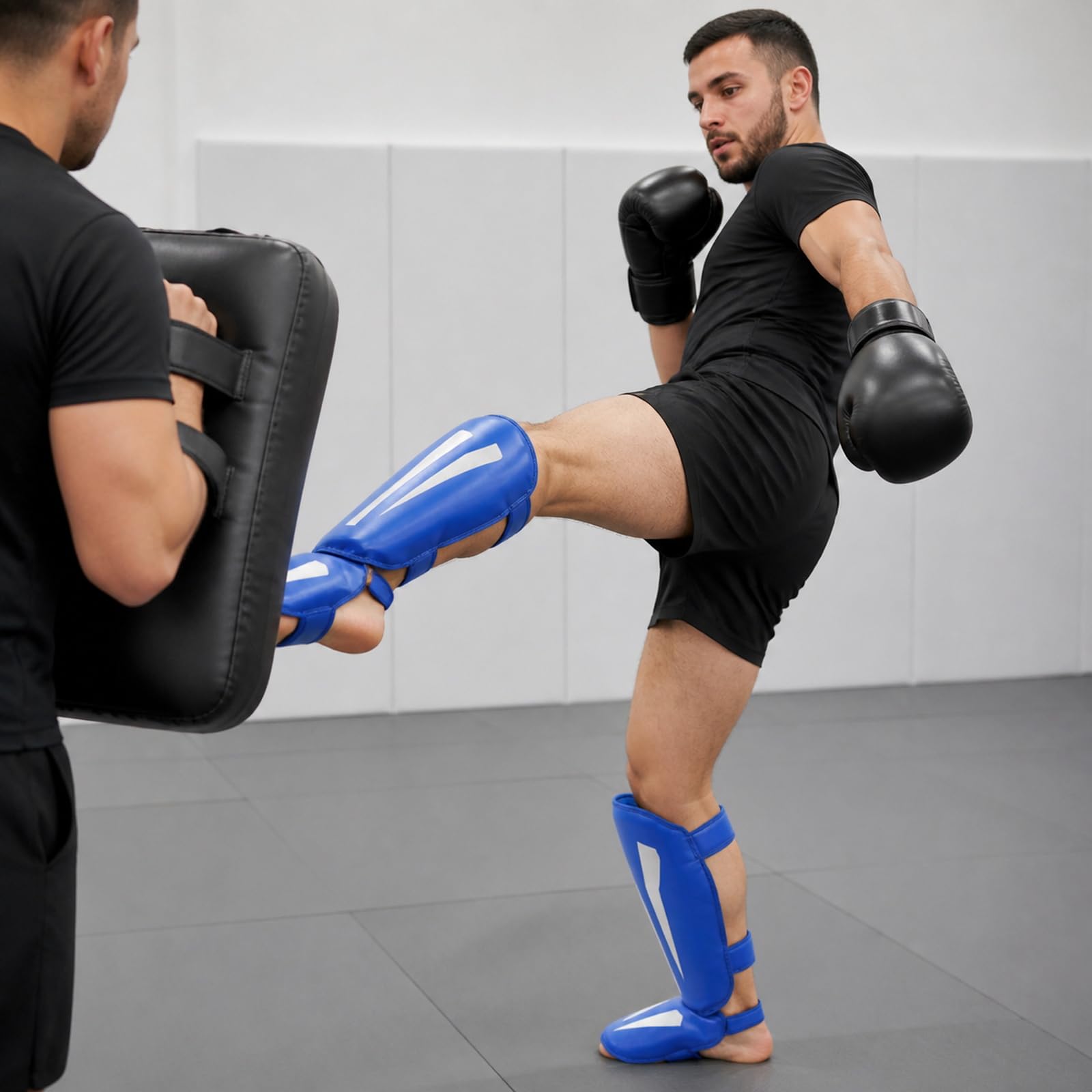 Piedi Protezione Shin Guard,Parastinchi Piedi Protezione Shin Guard,Boxing Parastinchi Uomo e Donna,Regolabili,Comodo,per Boxe,Sport da Combattimento e Allenamento Quotidiano