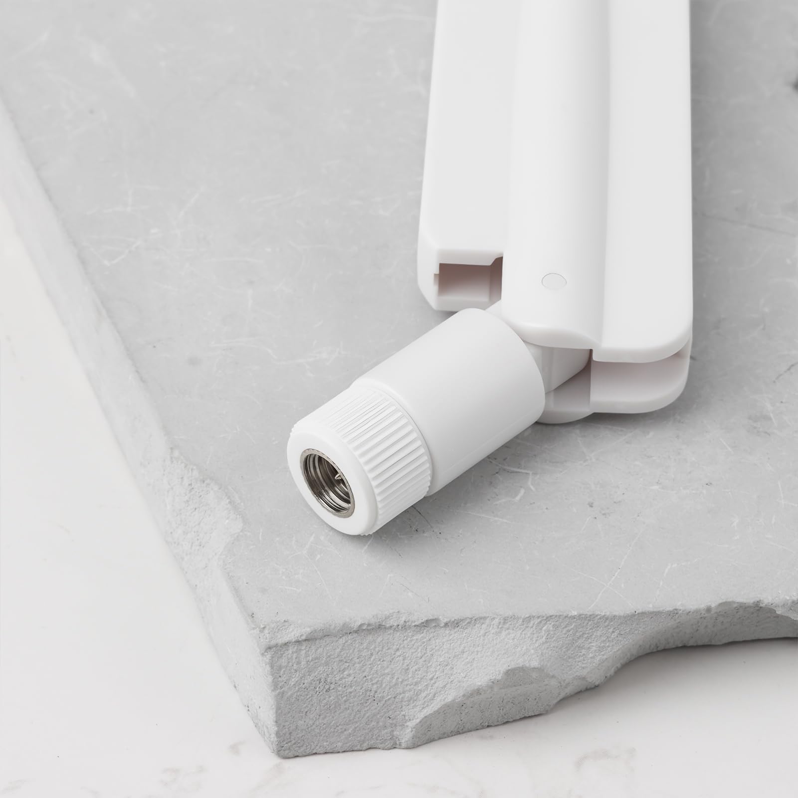 Antenna Omnidirezionale SMA 5G 18dBi – Full-Band 600-6000MHz Per Router E Dispositivi GSM/4G/5G/NB-IoT, Nera