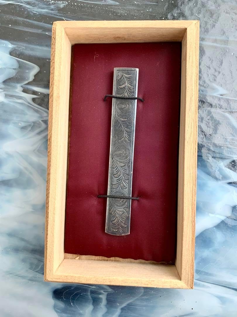 小柄袋　植物図彫刻模様 刀装具　木製ケース付き 小柄袋 植物図彫刻模様 刀装具 木製ケース付き 小柄袋 植物図彫刻模様