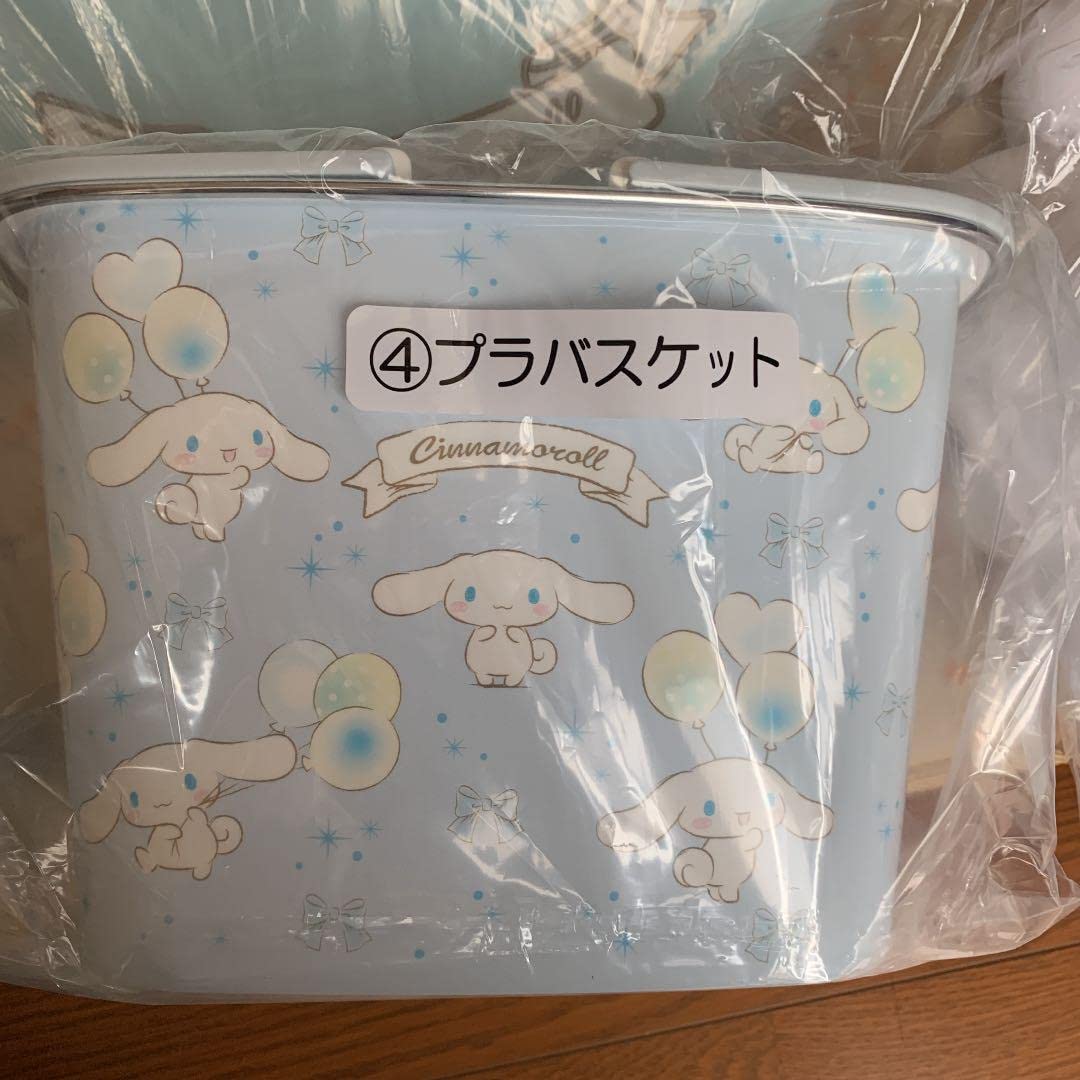 Amazon｜シナモンロール 一番くじ 座椅子 LEDランタン ワン｜座