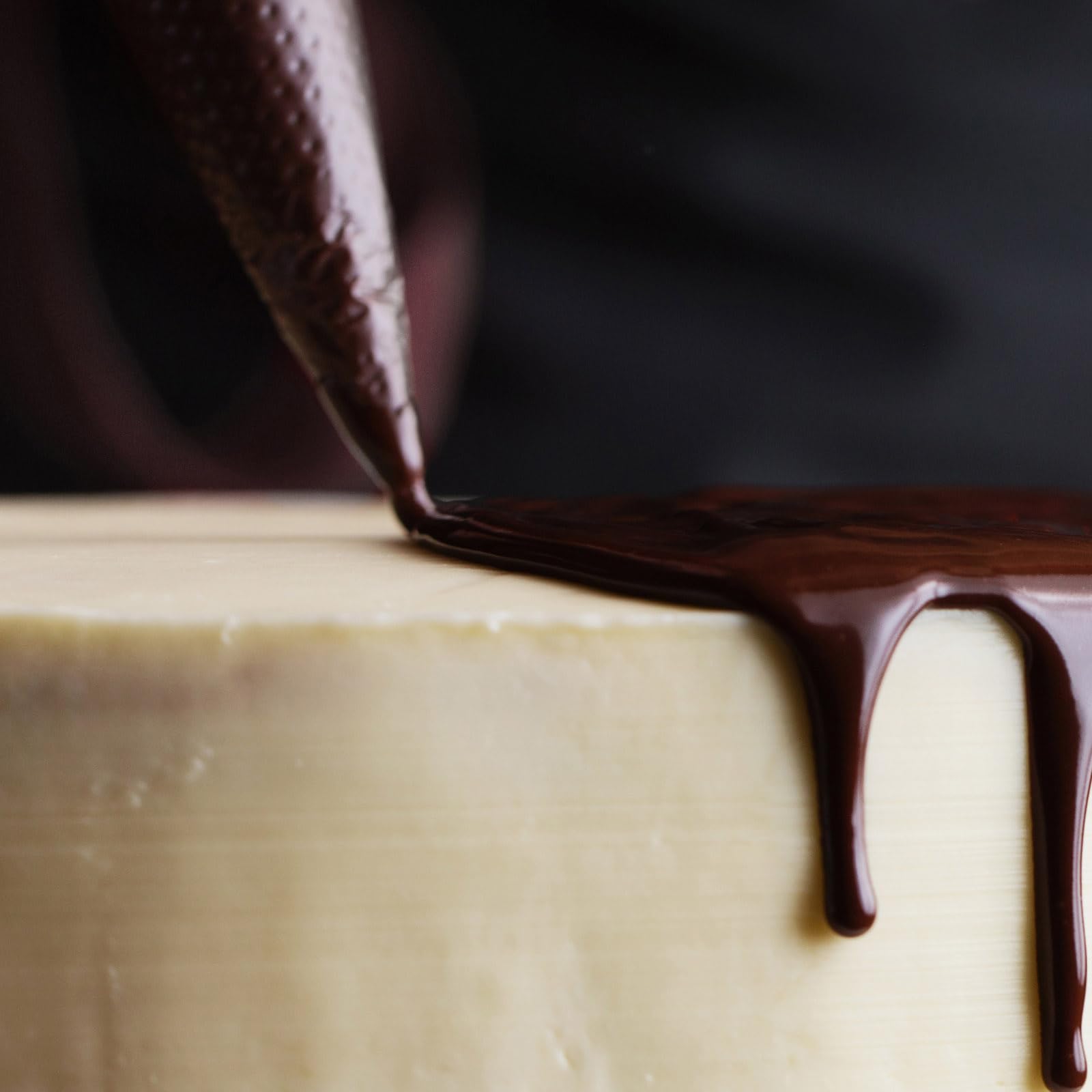 Azzuro Piping Bags Disposable 16 Inch, 100PCS Extra Thick Pastry Icing Piping Bags for Cake & Cookie, Non-Slip Anti-Burst Cake Frosting Decorating Bags Easy to Squeeze - Image 2