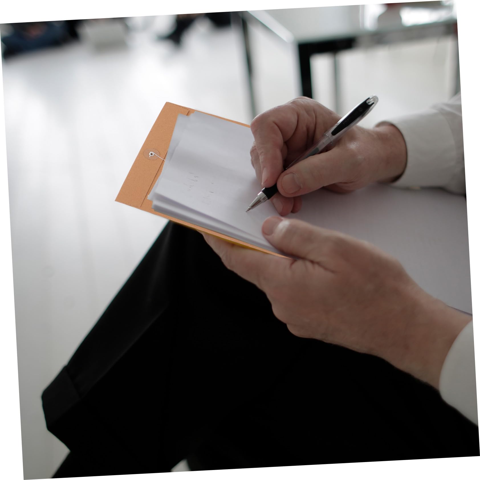 25 piezas Carpeta de Papel Kraft con Cierre Botón Portadocumentos Carta para Oficina y Negocios Bolsa Organizadora Ligera para Almacenamiento de Archivos