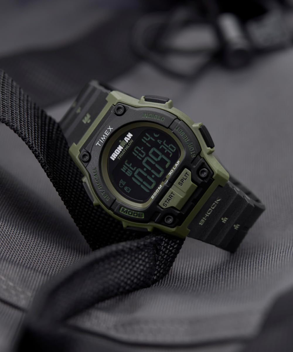 Timex Herren Digital Quarz Armbanduhr mit einem Kunststoffband Ironman Classic