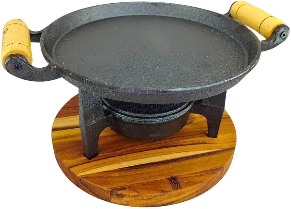 Kit Chapa e Fogareiro De Ferro Fundido Com Suporte de Madeira Tábua De Churrasco Para Fogão A Lenha Gás Bifeteira Alça De Madeira Frigideira Para Preparar E Servir Carne Batata Petisco Porção