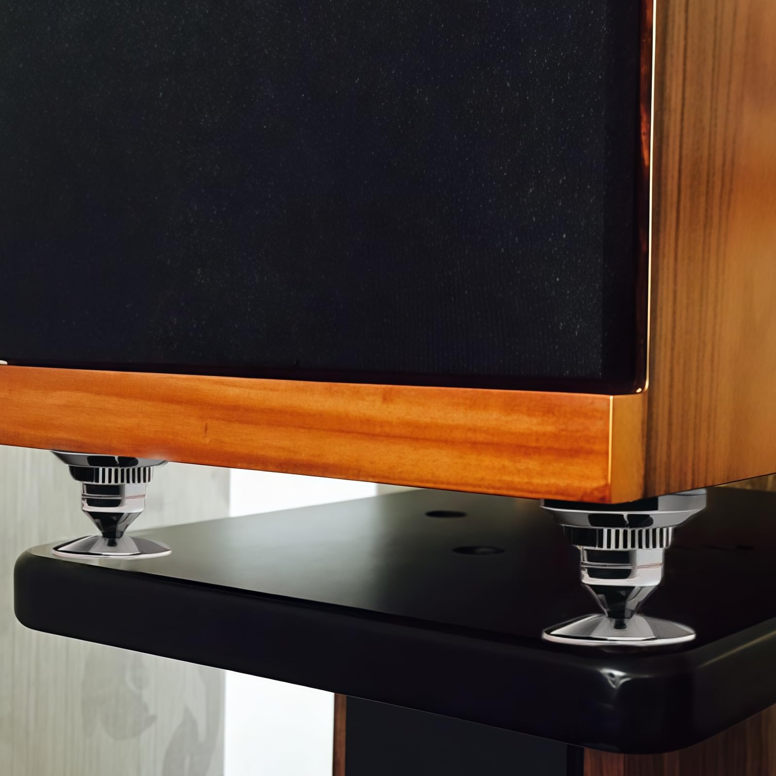 4 pièces pointes pour caisson de basses : pointes de haut-parleur avec 8 tapis antidérapants et 4 coussinets de base, support de haut-parleur anti-vibrations, hauteur non réglable, pics d'enceinte