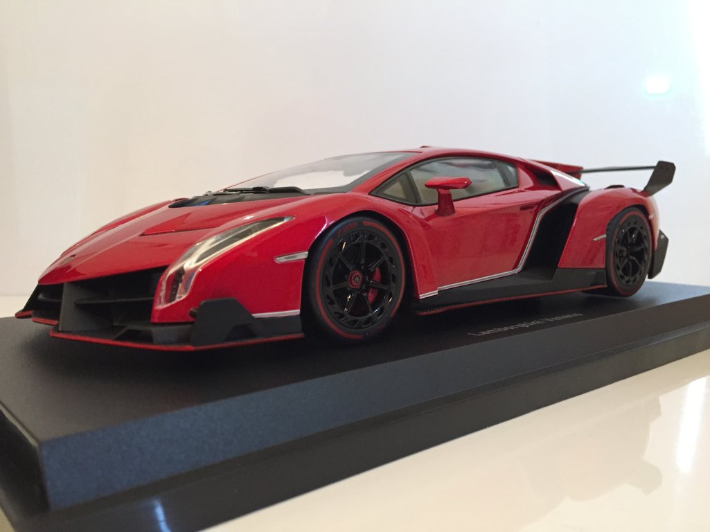 Kyosho Ousia Lamborghini Veneno Diecast Model Car, Red Metallic, 1
