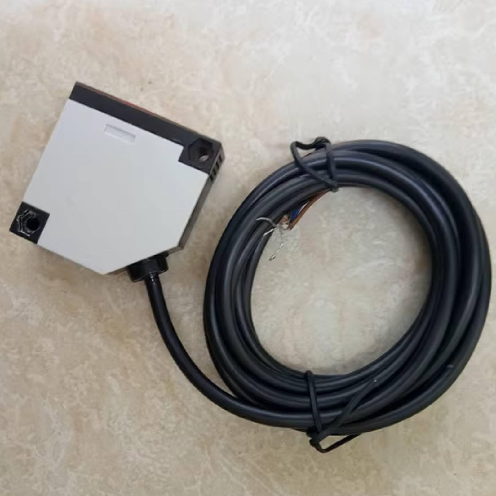 300 mm Empfindlicher Schaltsensor, E3Jk-Ds30M1 IP65 Gehäuse Diffuse Reflexionstyp Optoelektronisch mit feuerfestem ABS-Material für industrielle Automatisierung und Steuerung(DC12-24V)
