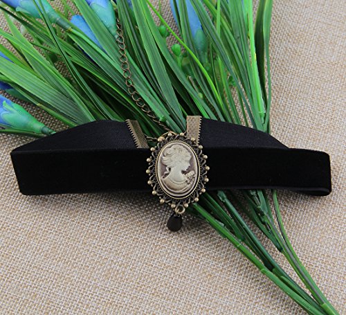 WUSUANED Fashion Retro Black Victorian Cameo Pearl Bead Velvet Choker Necklace3