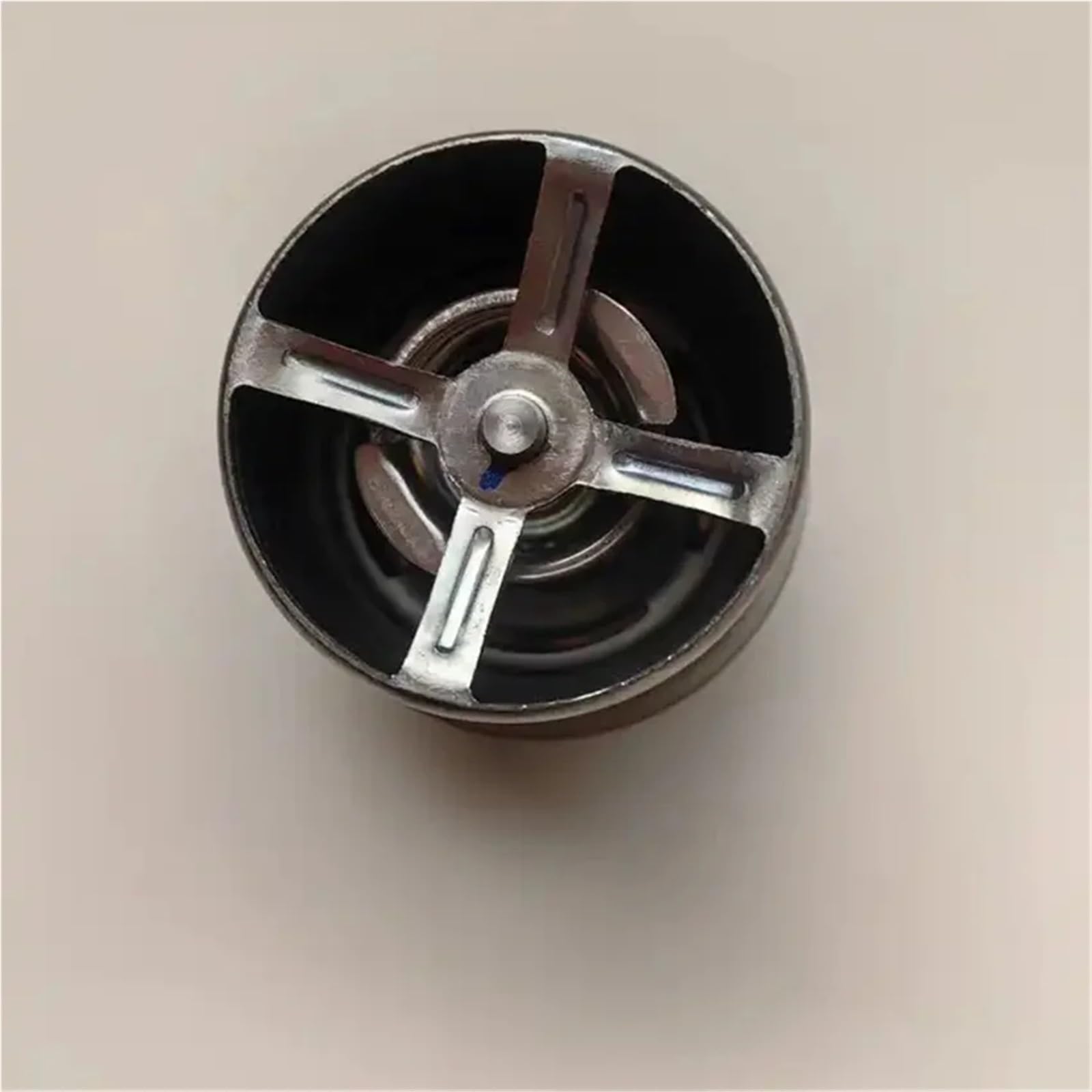 Engine Thermostat Termostat 3968559 Pasuje do silnika Cummins 6C8.3 L8.9 Płyn Chłodzący Termostat