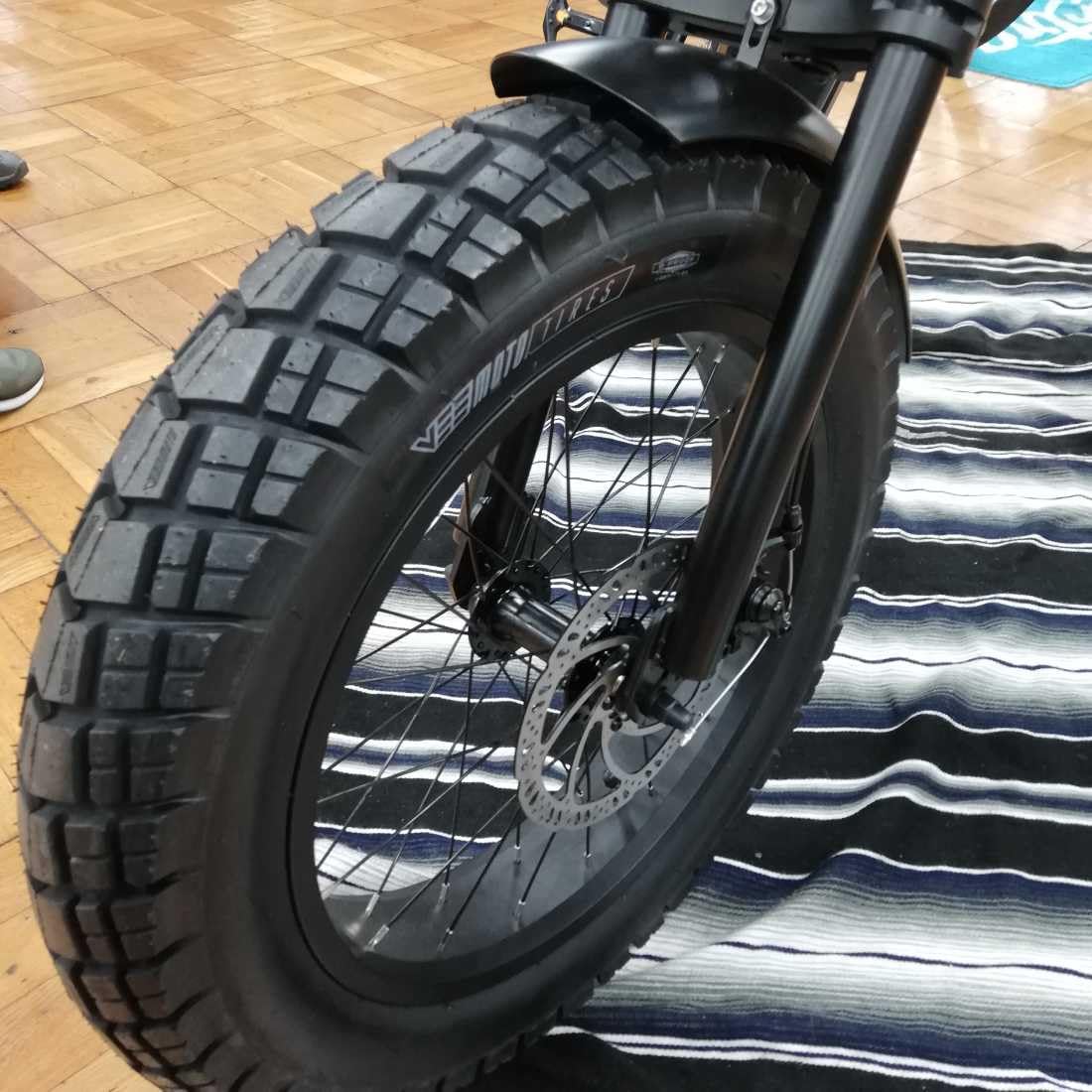 Amazon | 自転車 タイヤ VEE Tire E-Huntsman 20x4.0 Wire
