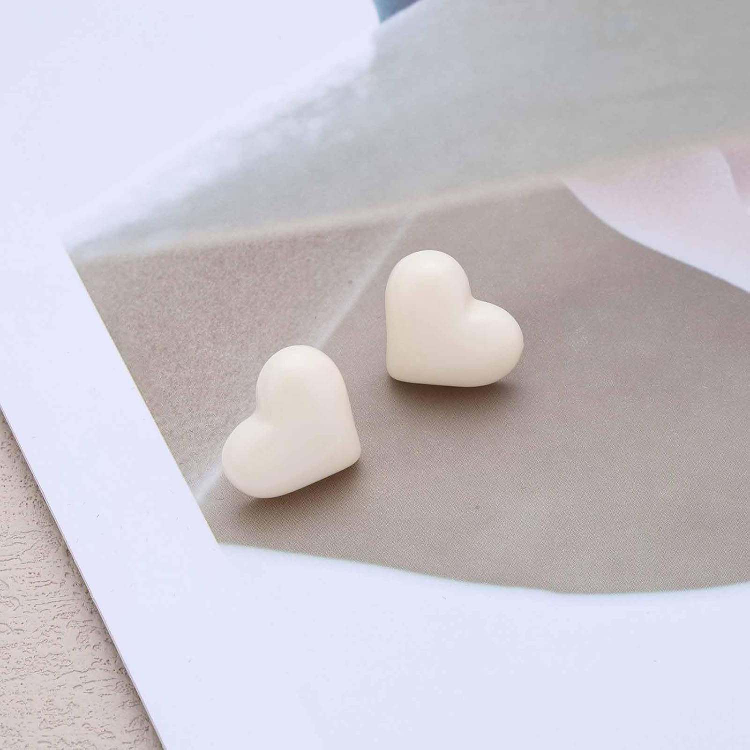 Vintage White Enamel Heart Earrings Heart Stud Earrings Resin Love Heart Earring Acrylic Puffy love Earring Jewelry for Women - Image 4