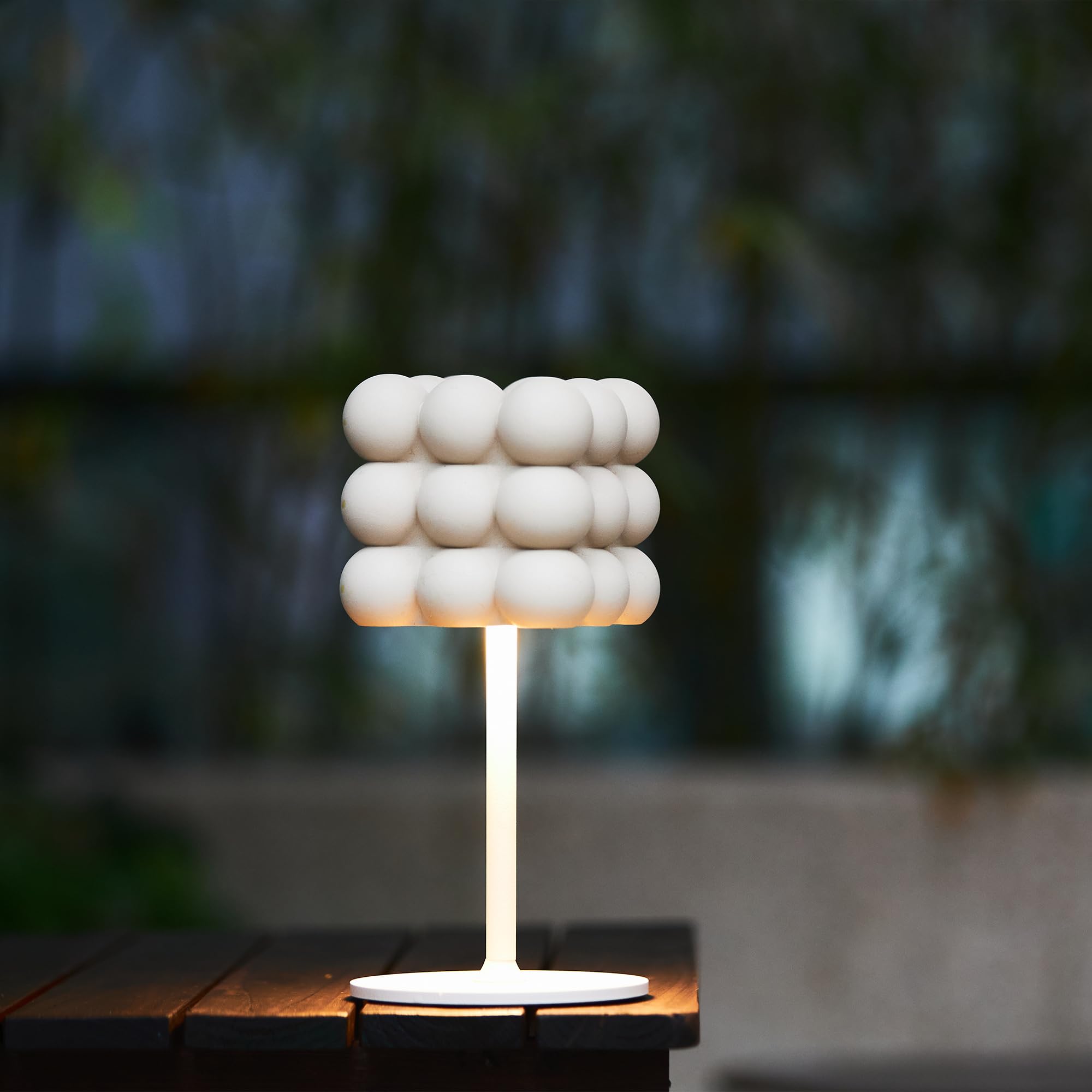 DEELUX 2 Pezzi Lampada da Tavolo senza fili,LED Lampada da comodino touch | Lampada Tavolo Ricaricabile Dimmerabile In Metallo,3000K/6000K,IP44 Impermeabile,Luce da Tavolo Esterno/Interno(Beige)