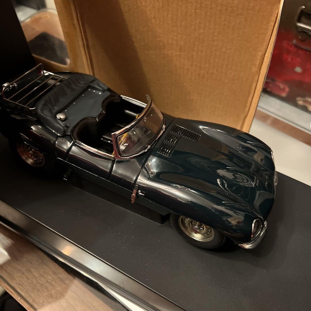 絶版JAGUAR XKSS ダイキャストミニカ　1:18 絶版JAGUAR XKSS ダイキャストミニカ1:18