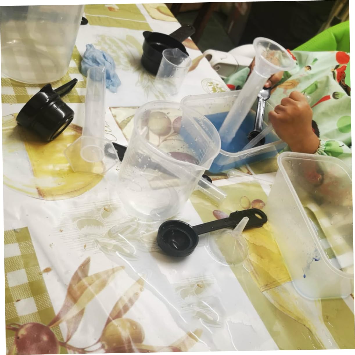 BESTYASH Messzylinder aus Kunststoff mit Präzisem Skalen Design und Genauen Messfunktionen zum Mischen von Ätherischen Ölen in Schulen