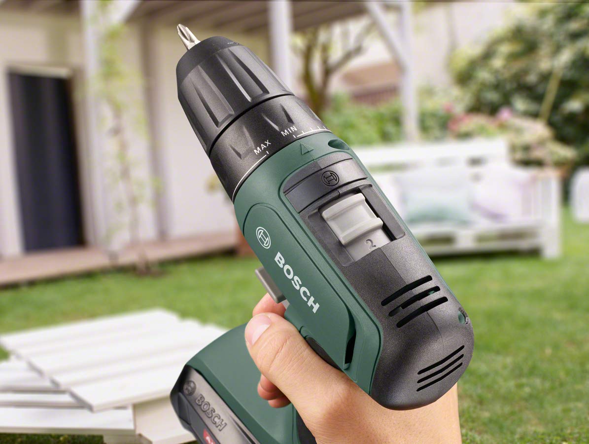 Bosch Home and Garden Perceuse-visseuse sans fil Bosch - UniversalDrill 18 (2 batteries 18V-1,5Ah et chargeur, livré avec deux embouts de vissage et coffret)