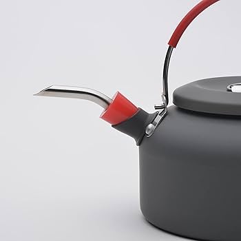 トランギア　赤アルミケトル 約0.6L 持ち運びバッグ付き Amazon | ドリップノズル Mサイズ レッド トランギア ケトル 0.6L/0.9L
