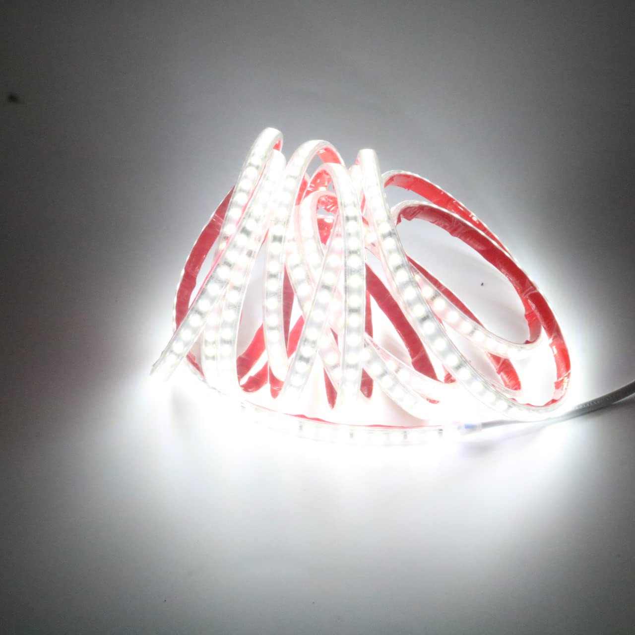 220V Striscia LED Adesive 5M 2835 120 leds/m Super Luminous Strip, IP67 Flessibili Strisce 6000K Bianco Freddo per Interno Esterno (Bianco Freddo, 5.00)