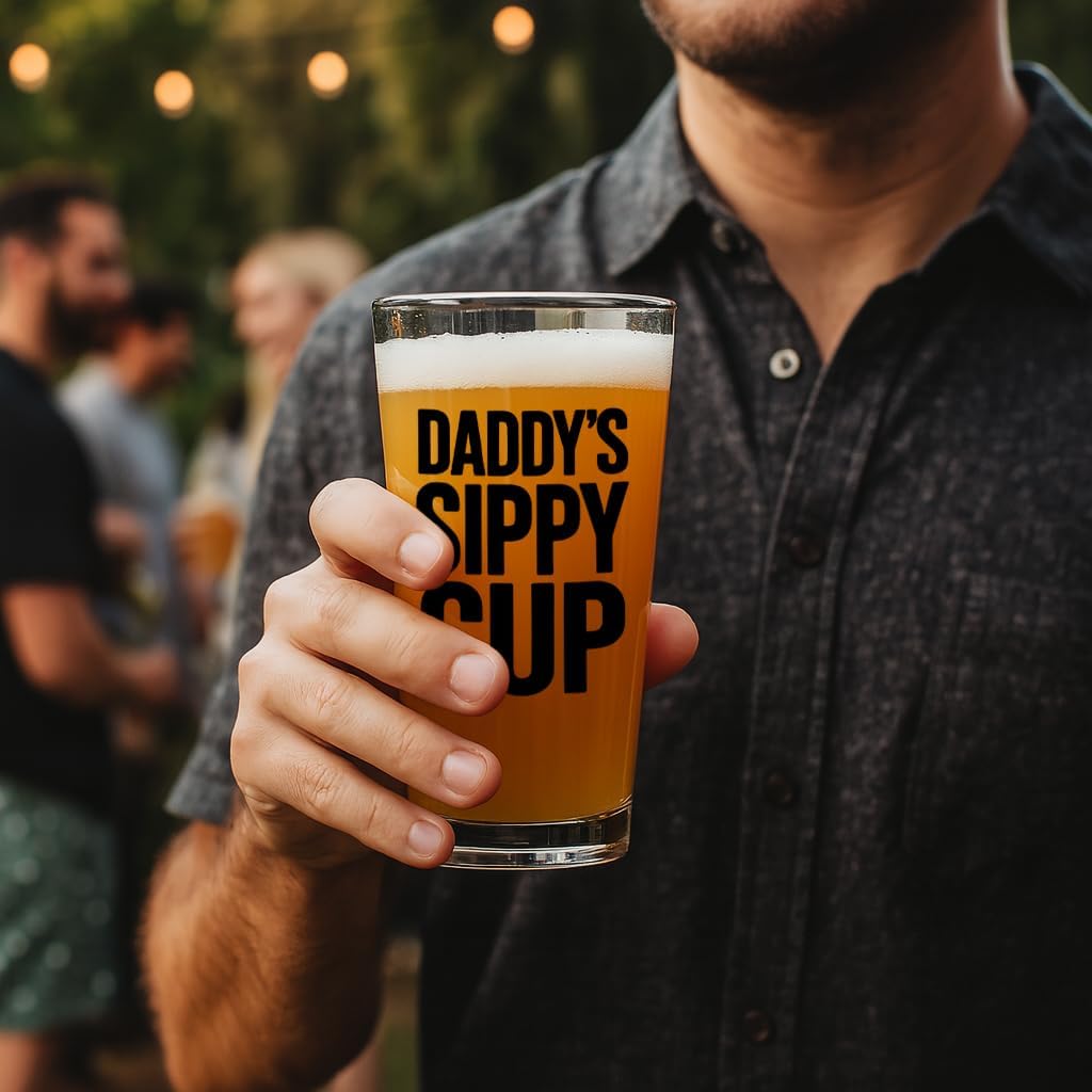Daddy's Sippy Cup Funny Sayings 16oz Beer Pint Glass - Dishwasher Safe Gift for Men, Dad, Husband, Groomsmen - Birthday, Father’s Day, Christmas