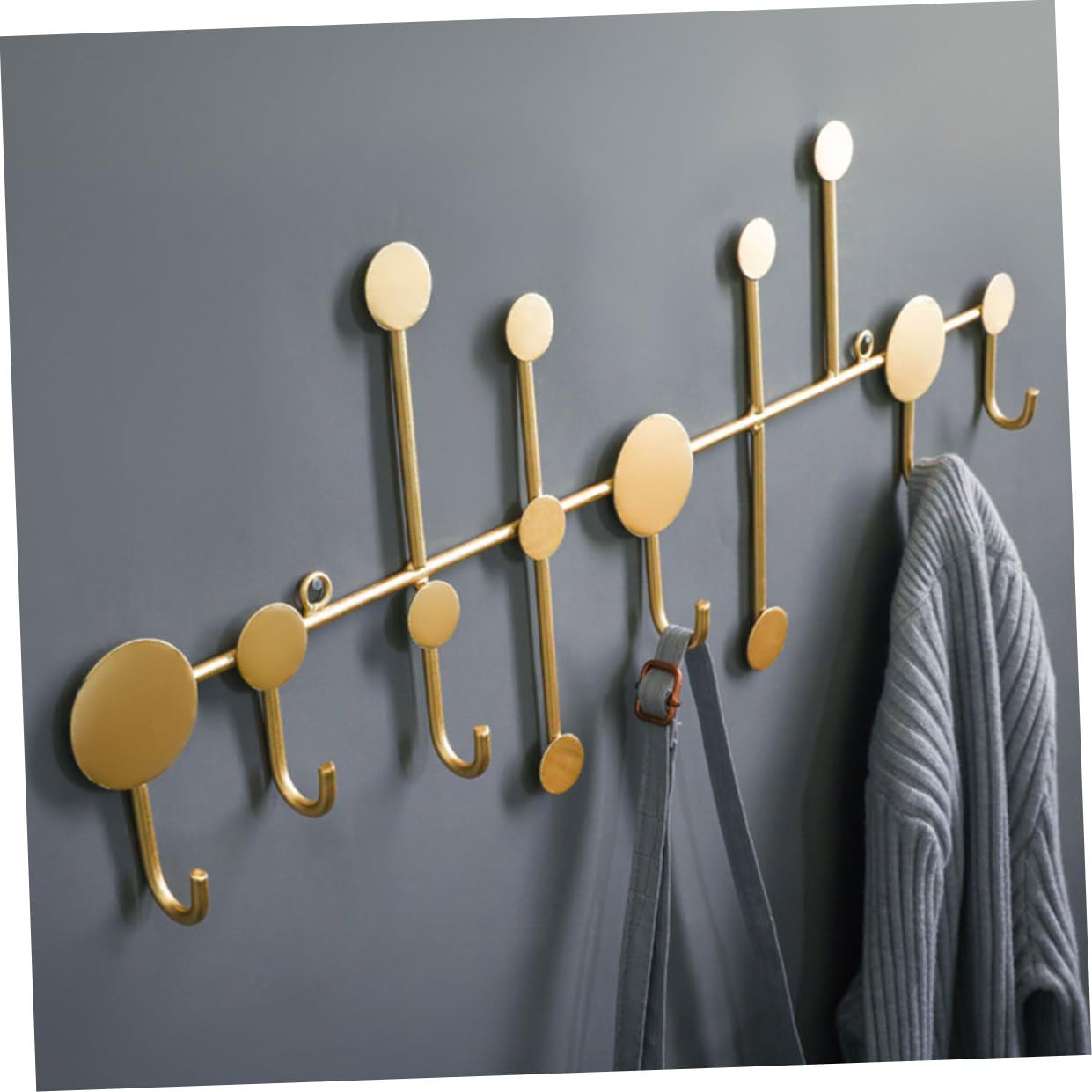 Percha de Pared Colgante Dorada de Hierro Moderna 6 Ganchos para Abrigos y Bolsos, Gancho Multifuncional Resistente para Espacios Pequeños y Decoración