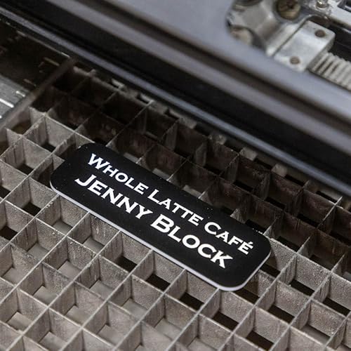 Miniatura 2 de Etiqueta para nombre e insignia blancas, paquete de 10 unidades, 1 x 3 pulgadas, esquinas redondeadas, con parte trasera magnética, Negro