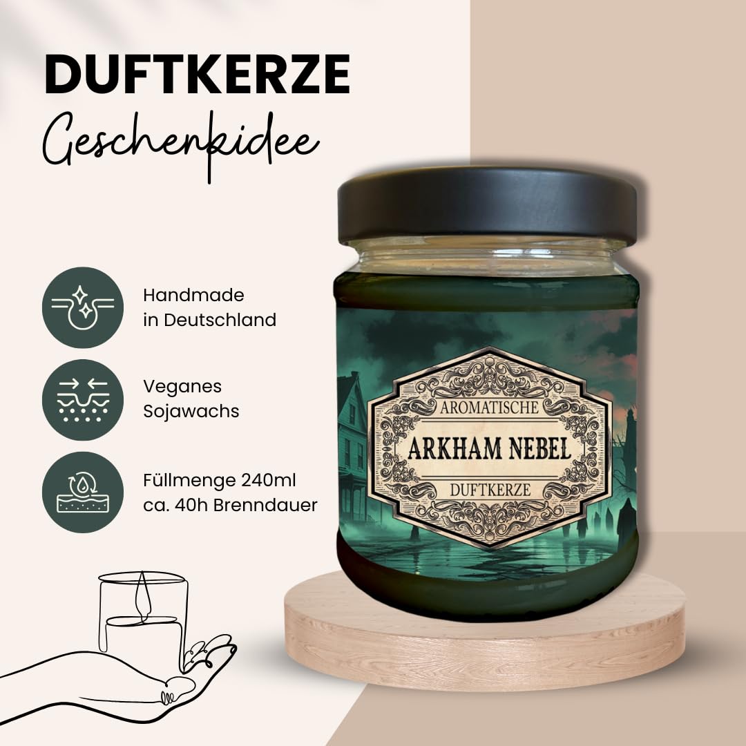 Rollenspiel Duftkerze Horror Collection – mit verstecktem Würfel – Handgemacht in Deutschland, 240ml, ca. 40 Stunden Brenndauer (Arkham Nebel)
