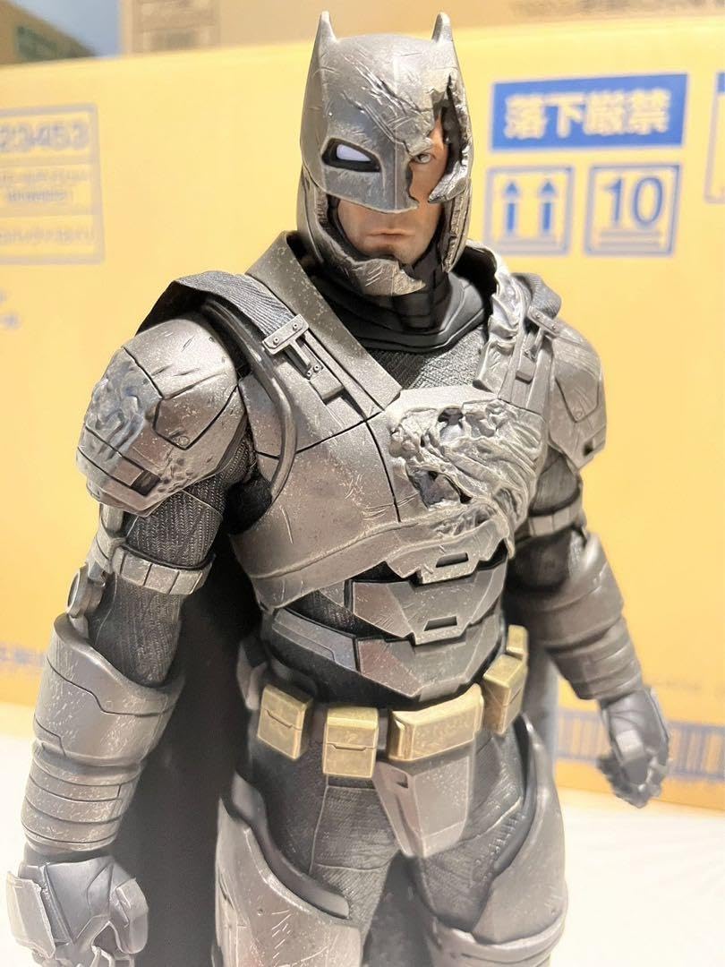 Amazon.co.jp: ホットトイズ アーマードバットマン（バトルダメージ版 