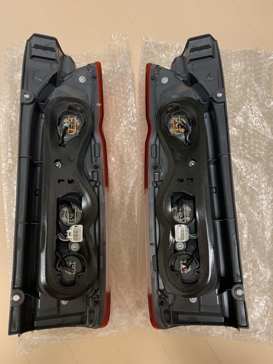 Amazon.co.jp: 新車外し 200系ハイエース 純正テールランプ 純正テール  