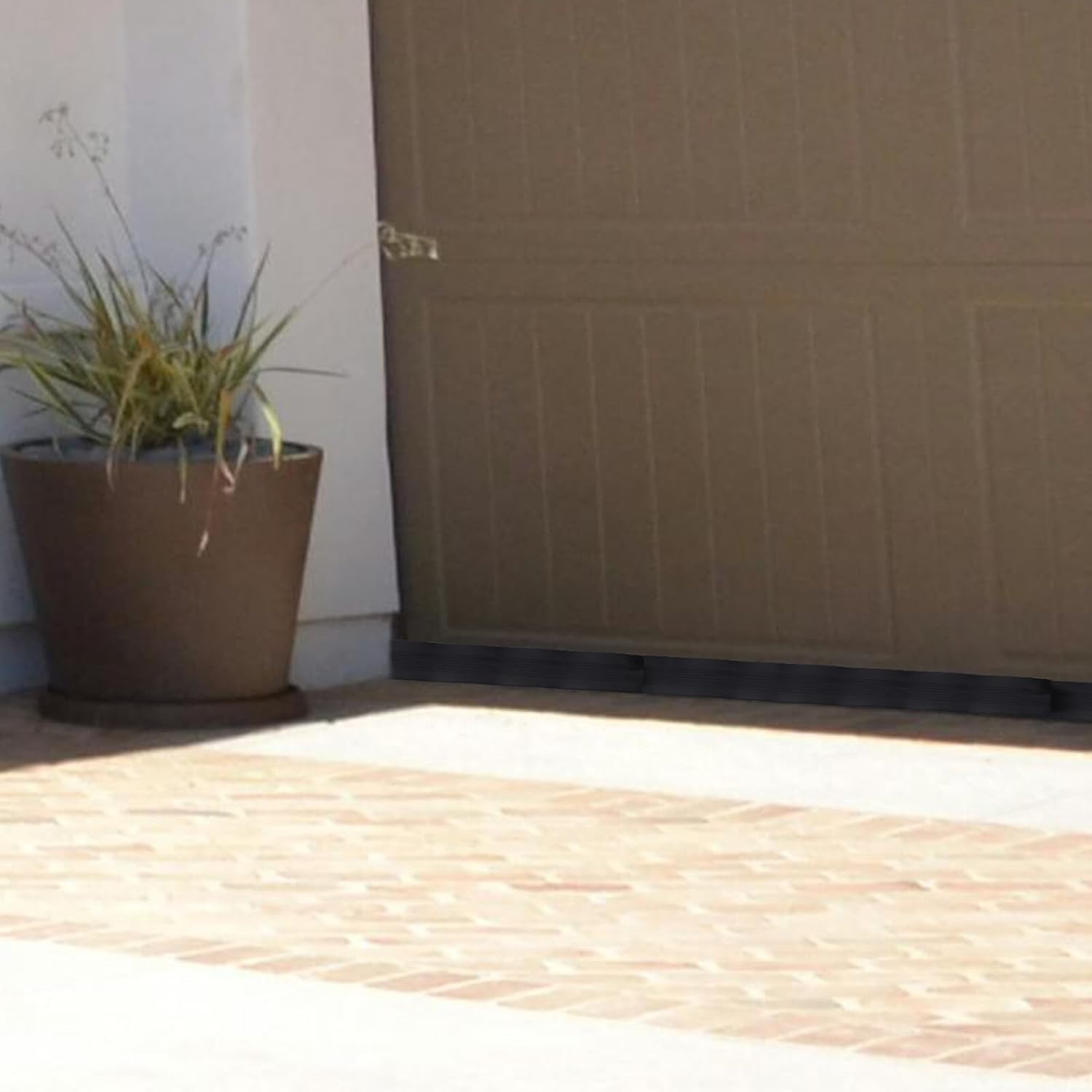 Garage Door Seal Strip Weatherproof Rubber Bottom Threshold Seal for Wide Doors Weather Stripping Protection Against Rain Easy to Install