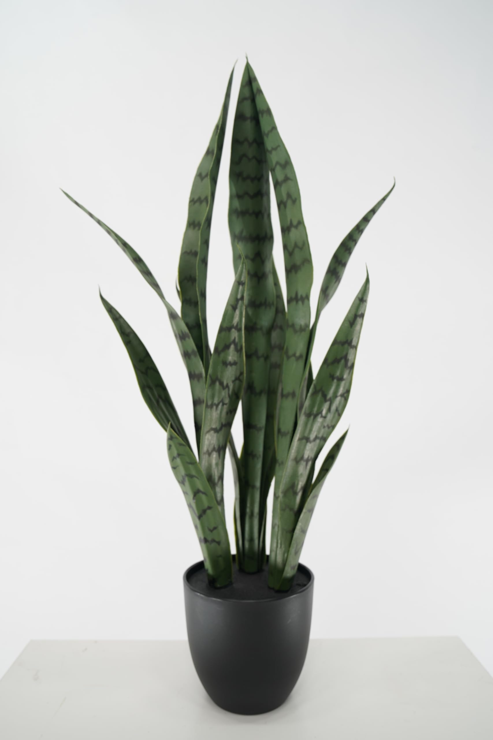 Sansevieria Artificiale Pianta Grassa Sintetica Realistica Foglie in Pvc per Arredare Interni e Attività Commerciali (Saveria - Sansevieria 66 cm)