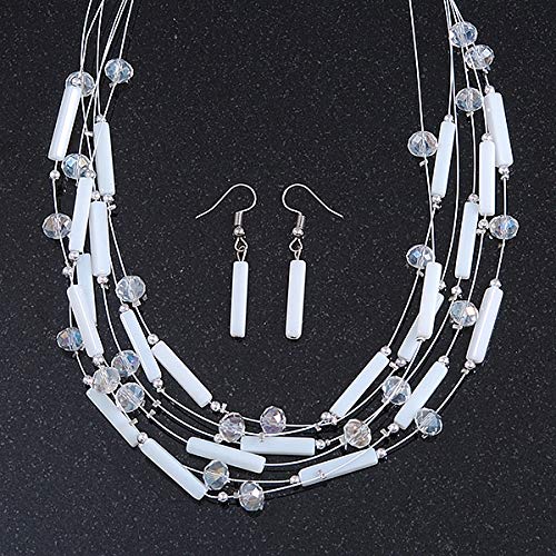 Collar y pendientes de gota: el conjunto luminoso que resalta tu rostro 5